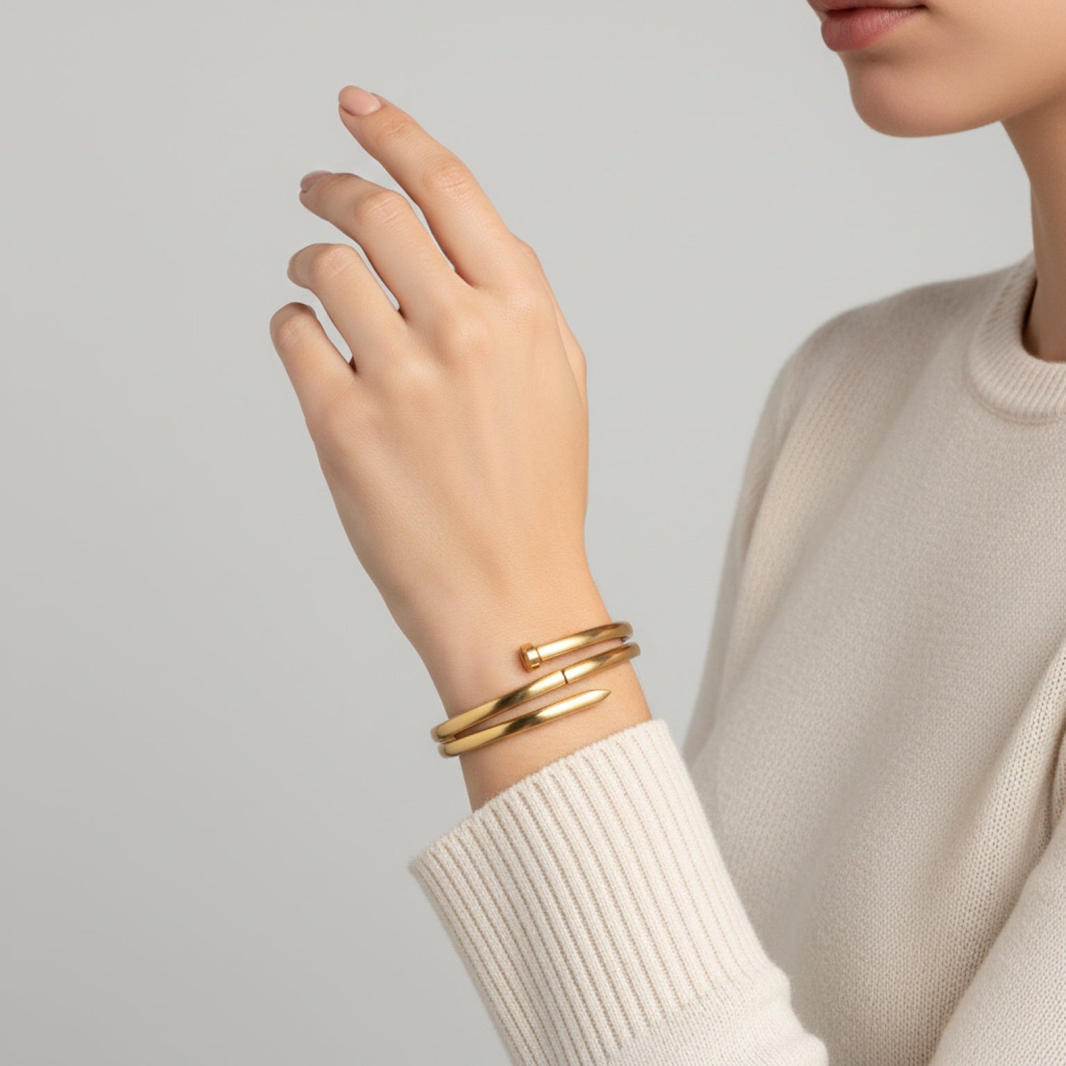 Pulsera Rígida Triple Clavo