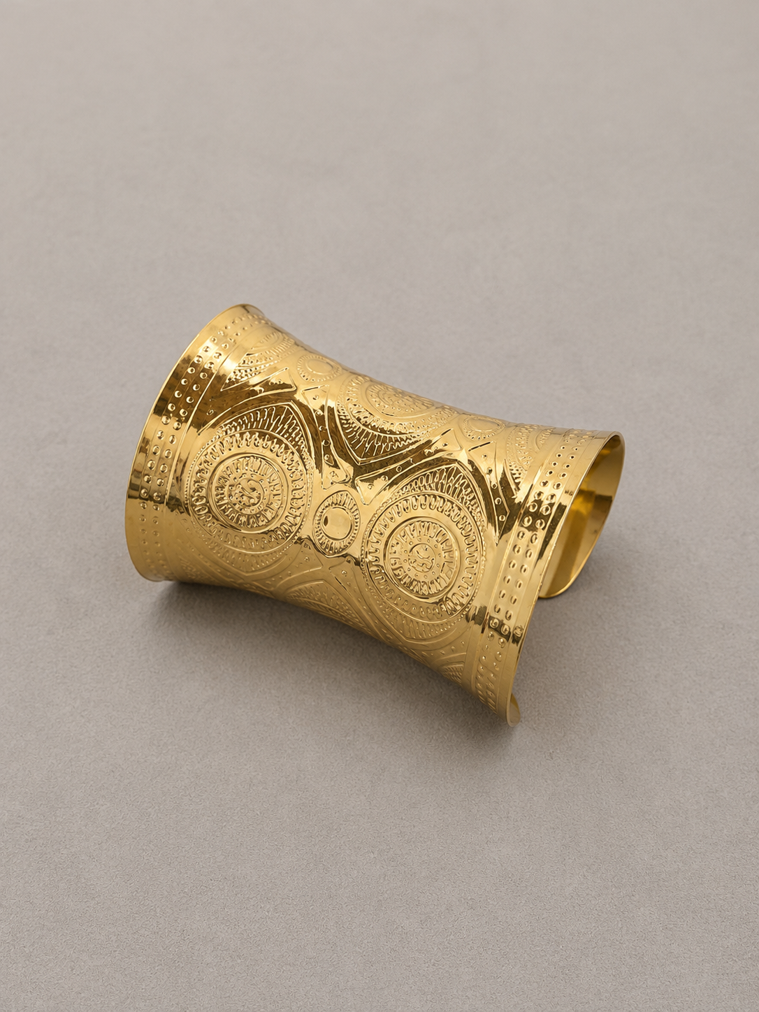 Brazalete Ancho Grabado Étnico