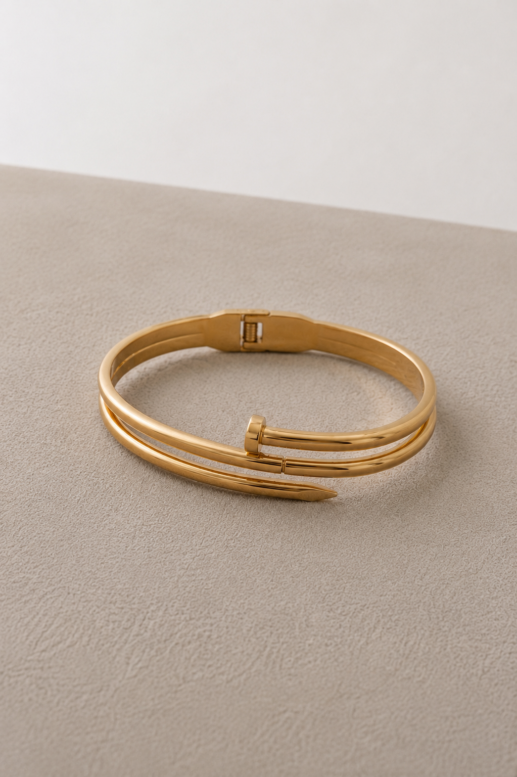 Pulsera Rígida Triple Clavo