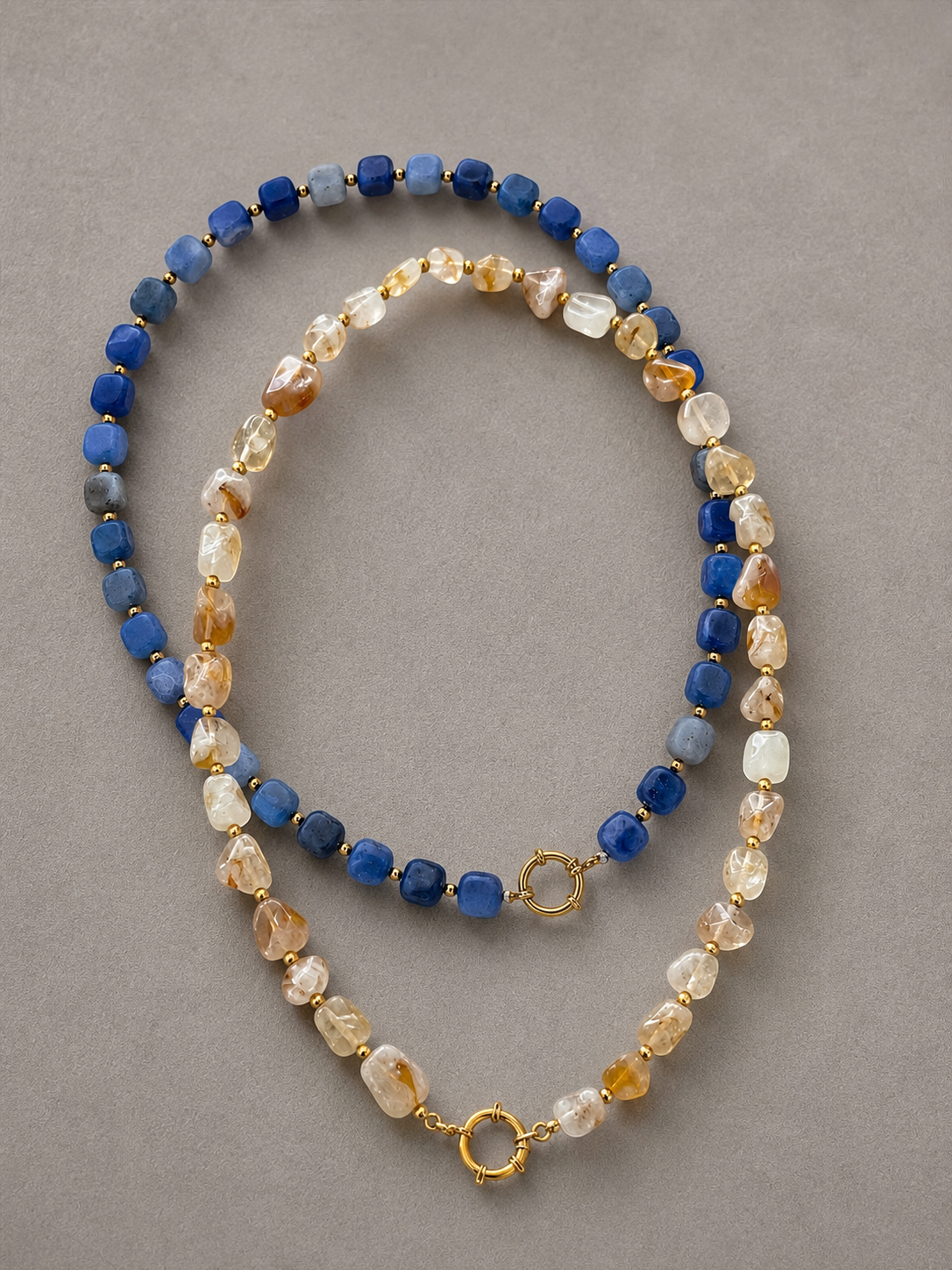 Collar de Piedras Naturales con Cierre Frontal