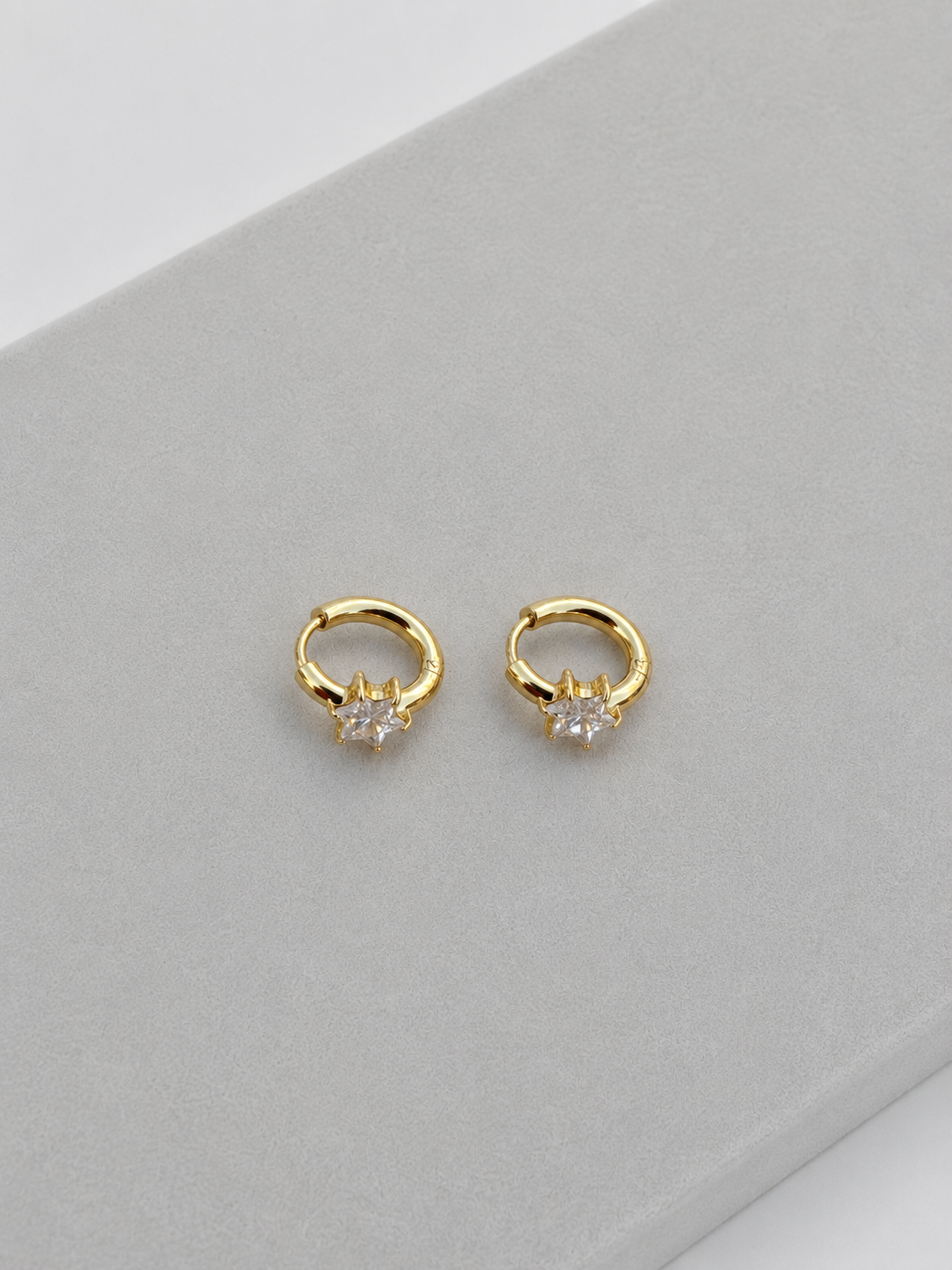 PENDIENTES AROS CON ESTRELLA
