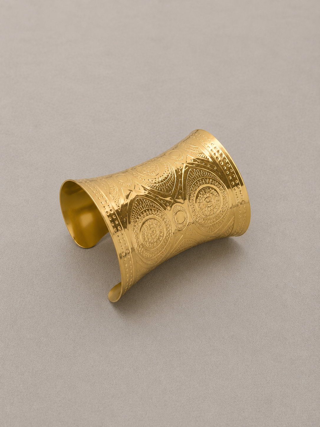 Brazalete Ancho Grabado Étnico
