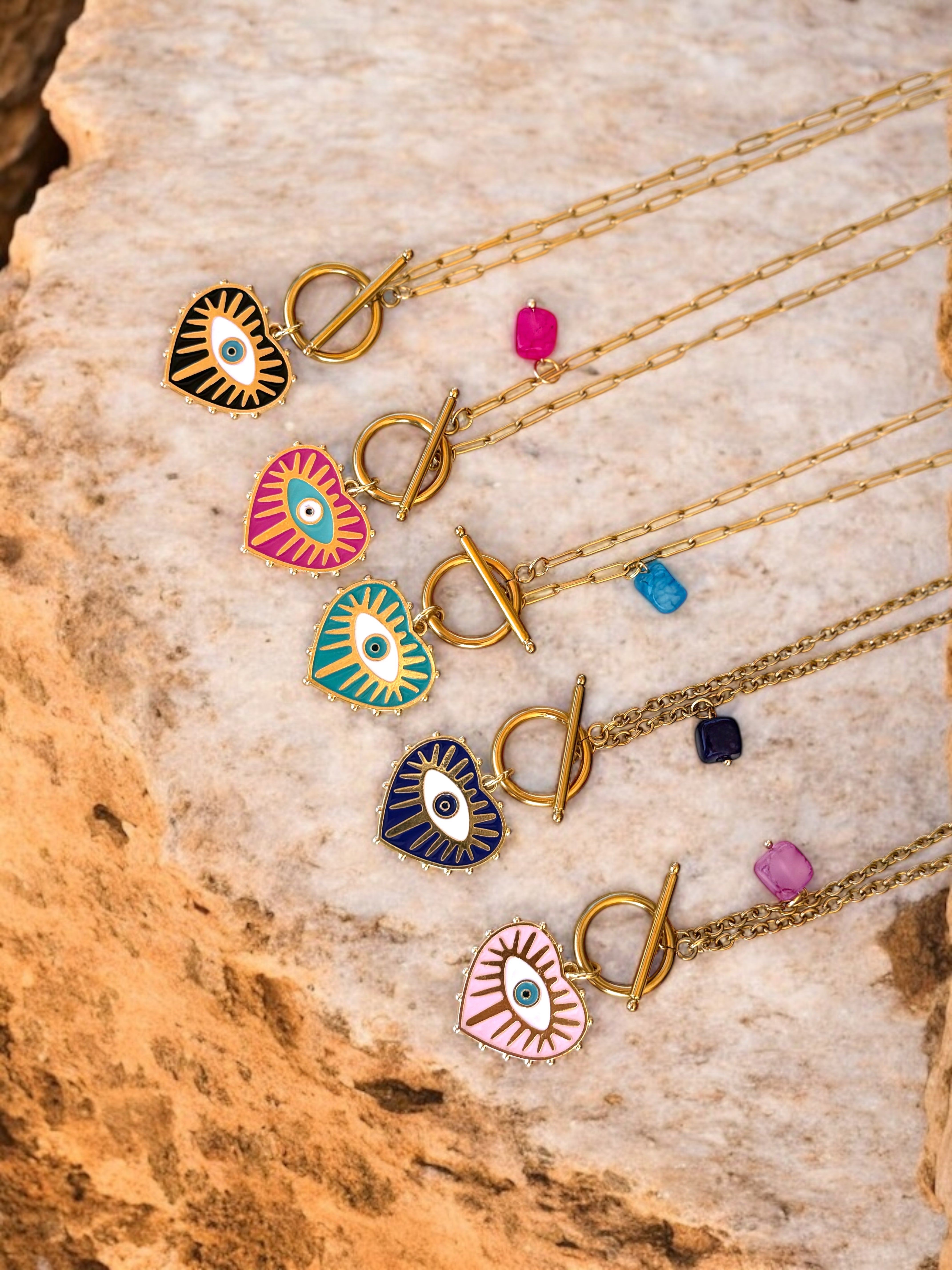 COLLAR CORAZÓN OJO TURCO FUCSIA
