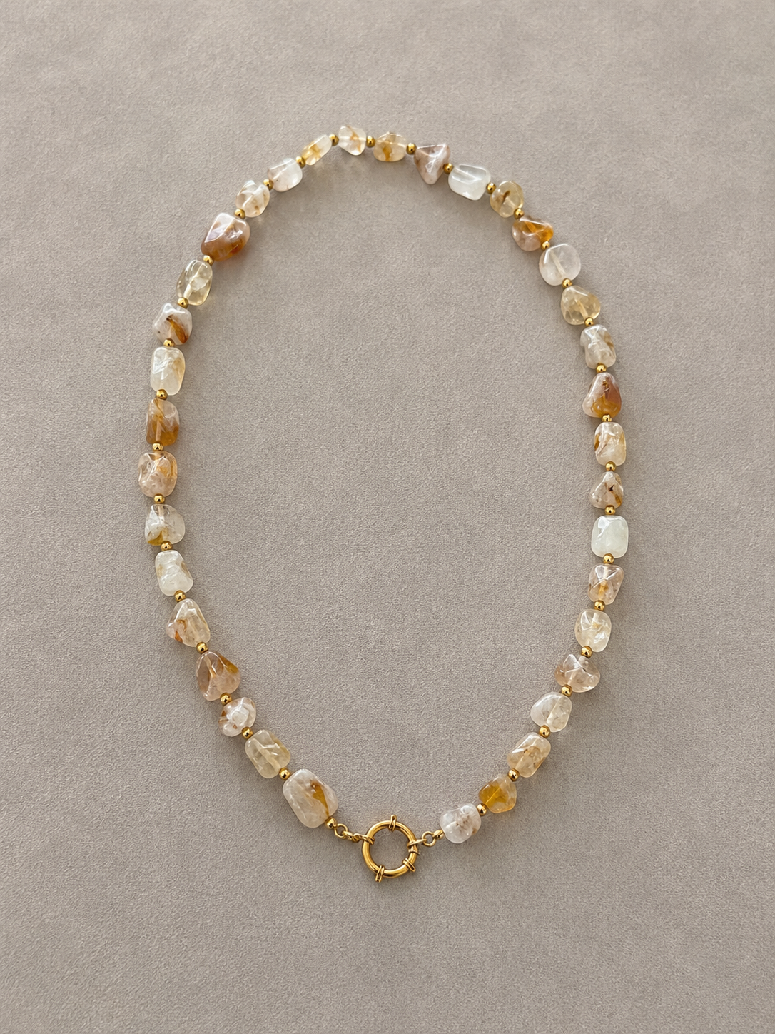 Collar de Piedras Naturales con Cierre Frontal