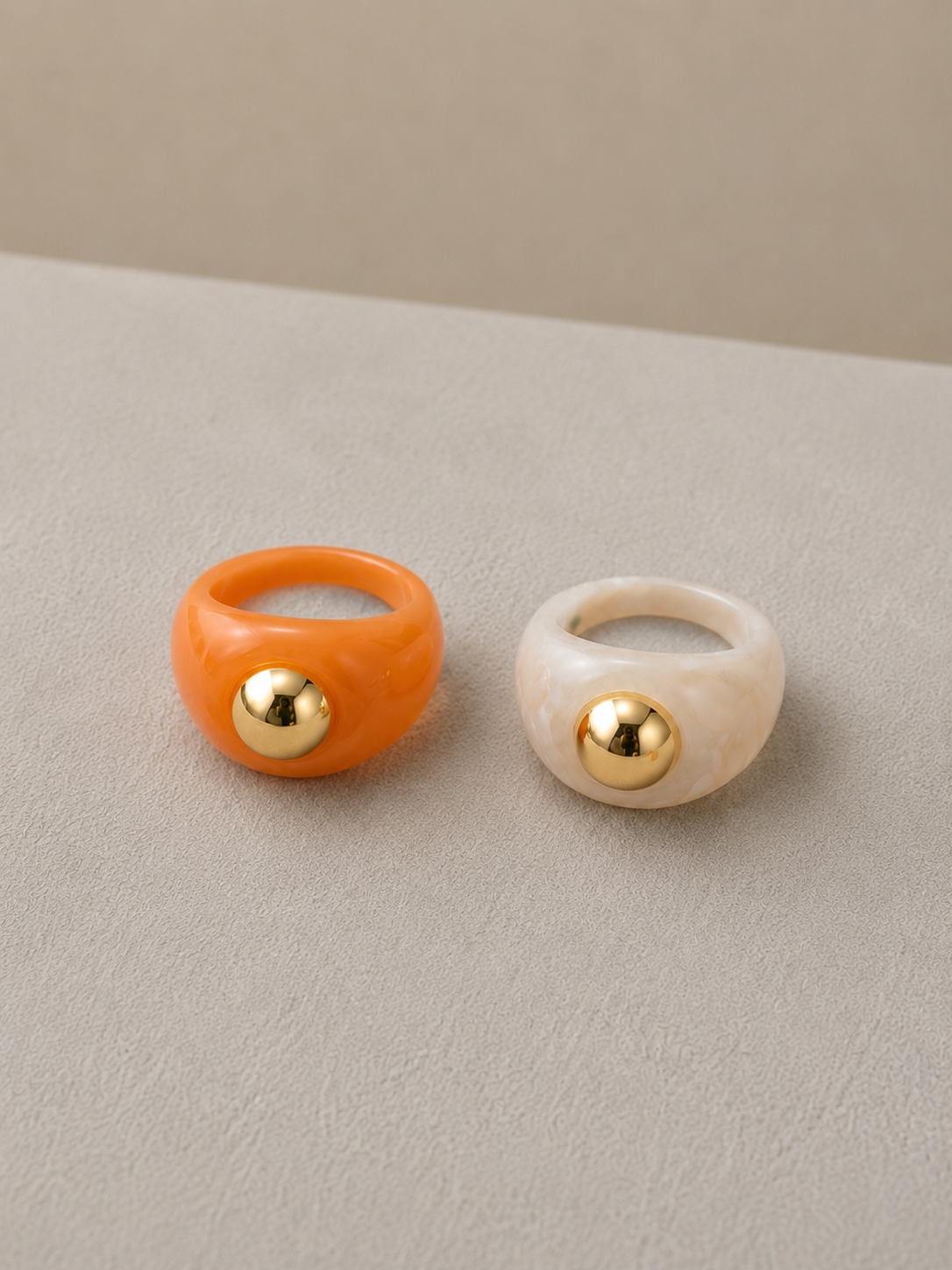 ANILLO RESINA BOLA DORADA