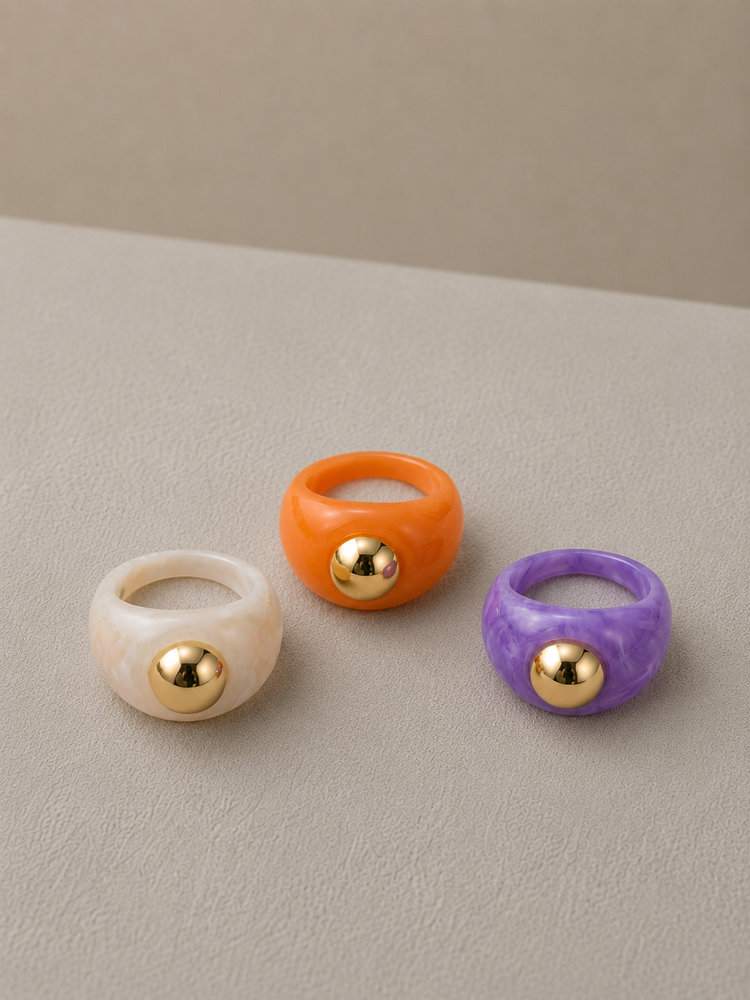 ANILLO RESINA BOLA DORADA