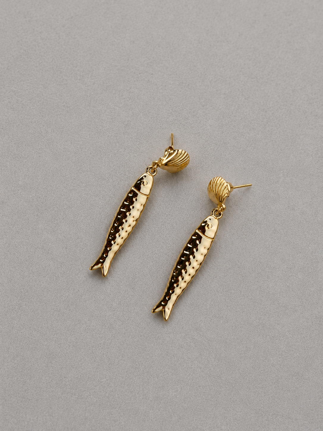 PENDIENTES CONCHA Y PEZ